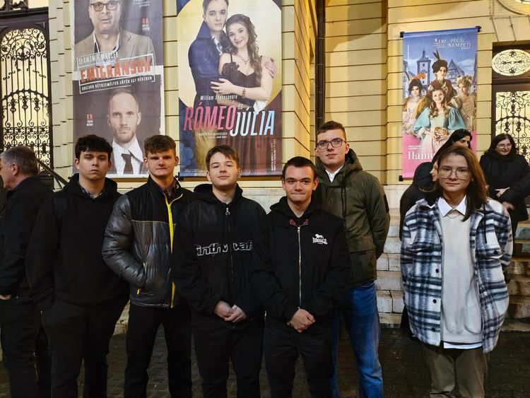 Színházlátogatás